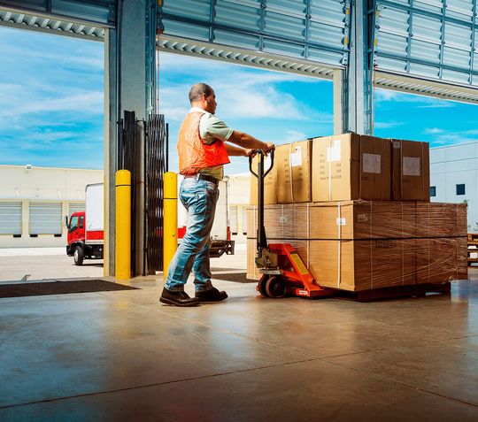 Dank In-Memory-Technologie von SAP HANA startet der ERP-Rechnungslauf automatisch, wenn die Lieferung minutiös nachverfogt vom Hof rollt. Dank In-Memory-Technologie von SAP HANA startet der ERP-Rechnungslauf automatisch, wenn die Lieferung minutiös nachverfogt vom Hof rollt.