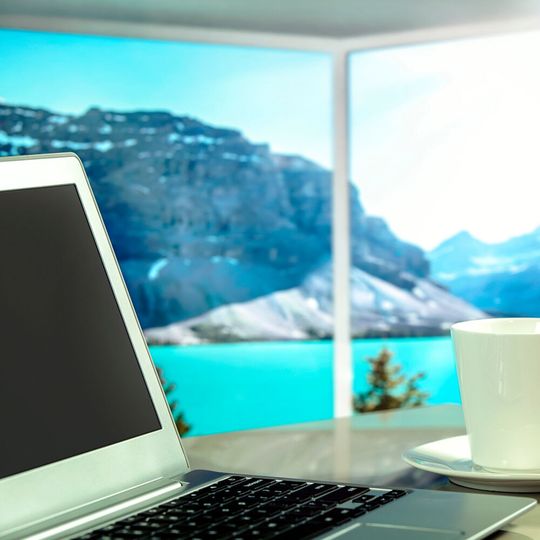 Im Urlaub mögen offene WLAN-Netzwerke eine praktische Sache sein, aber man muss sich der Risiken bewusst sein. Egal ob man sie „nur“ privat, oder auch geschäftlich nutzt. Im Urlaub mögen offene WLAN-Netzwerke eine praktische Sache sein, aber man muss sich der Risiken bewusst sein. Egal ob man sie „nur“ privat, oder auch geschäftlich nutzt.