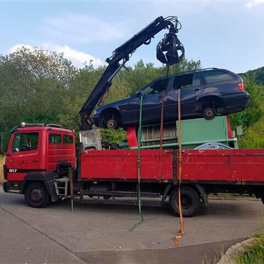Dieser etwas überladene Lkw ging Polizeibeamten in Zeltingen-Rachtig ins Netz. Dieser etwas überladene Lkw ging Polizeibeamten in Zeltingen-Rachtig ins Netz.