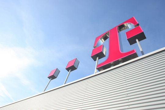 Der Umbau geht weiter, allerdings setzen die nun geplanten Veränderungen die Transformation bei T-Systems nicht außer Kraft. Die beschlossenen Maßnahmen laufen unvermindert fort, teilt der Konzern mit. Der Umbau geht weiter, allerdings setzen die nun geplanten Veränderungen die Transformation bei T-Systems nicht außer Kraft. Die beschlossenen Maßnahmen laufen unvermindert fort, teilt der Konzern mit.