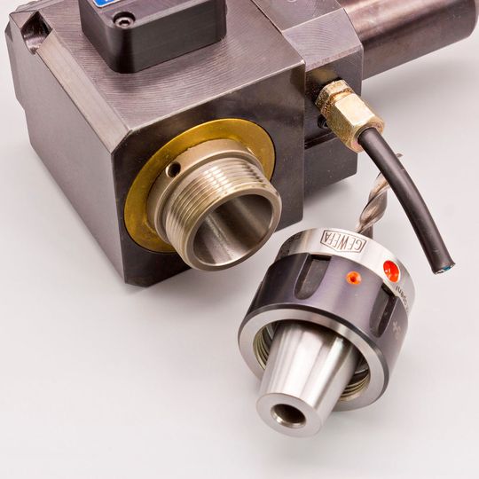 The Gewefa M96+ER hydraulic chuck with an external thread connection which now permits connection to all driven tools with ER spindles. The Gewefa M96+ER hydraulic chuck with an external thread connection which now permits connection to all driven tools with ER spindles.