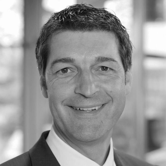 Jürgen Henninger, wie er in Erinnerung bleibt: meistens gut gelaunt. Der Geschäftsführer des Autohauses Schmolck ist unerwartet verstorben. Jürgen Henninger, wie er in Erinnerung bleibt: meistens gut gelaunt. Der Geschäftsführer des Autohauses Schmolck ist unerwartet verstorben.