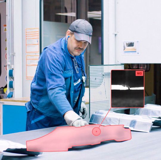 Künstliche Intelligenz eliminiert Pseudofehler bei der Risskontrolle im BMW Group Presswerk in Dingolfing. Künstliche Intelligenz eliminiert Pseudofehler bei der Risskontrolle im BMW Group Presswerk in Dingolfing.