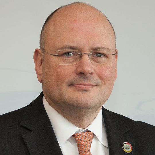 Arne Schönbohm, Chef des BSI betont, dass es für eine Analyse der Manipulationsfähigkeit eines Bauteils vollkommen egal sei, ob das Bauteil aus China, Korea oder aus Schweden kommt. Arne Schönbohm, Chef des BSI betont, dass es für eine Analyse der Manipulationsfähigkeit eines Bauteils vollkommen egal sei, ob das Bauteil aus China, Korea oder aus Schweden kommt.