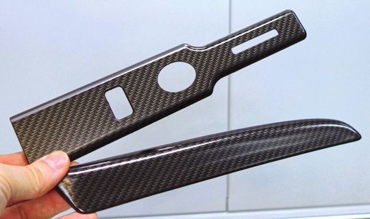 Bild 6: Beispiele aus dem aktuellen Versuchsprogramm bei Leonhard Kurz, das zur Erweiterung der Tiefziehverhältnisse, der Ecken- und Radienformung mit unterschiedlichen Folien ins Leben gerufen wurde. Bild 6: Beispiele aus dem aktuellen Versuchsprogramm bei Leonhard Kurz, das zur Erweiterung der Tiefziehverhältnisse, der Ecken- und Radienformung mit unterschiedlichen Folien ins Leben gerufen wurde.