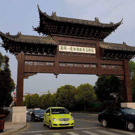 Brennstoffzellen-Fahrzeuge auf chinesischen Straßen. Was noch eine Seltenheit ist, soll sich laut der chinesischen Regierung schnell ändern: Bis 2030 plant man, eine Million Wasserstoff-Autos auf die Straße zu bekommen. Brennstoffzellen-Fahrzeuge auf chinesischen Straßen. Was noch eine Seltenheit ist, soll sich laut der chinesischen Regierung schnell ändern: Bis 2030 plant man, eine Million Wasserstoff-Autos auf die Straße zu bekommen.
