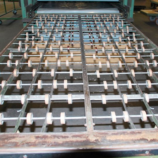 Vier Jahrzehnte verrichtet die Torwegge-Röllchenbahn bei Holztechnik Friedrich Klinkert schon ihren Dienst. Vier Jahrzehnte verrichtet die Torwegge-Röllchenbahn bei Holztechnik Friedrich Klinkert schon ihren Dienst.