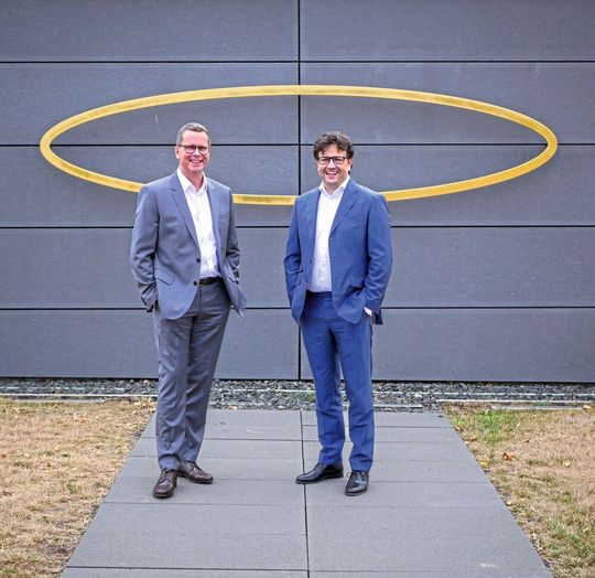 Neuer Vertriebsleiter bei Elementar: Albrecht Wiener (l.) gemeinsam mit Geschäftsführer Albrecht Sieper Neuer Vertriebsleiter bei Elementar: Albrecht Wiener (l.) gemeinsam mit Geschäftsführer Albrecht Sieper