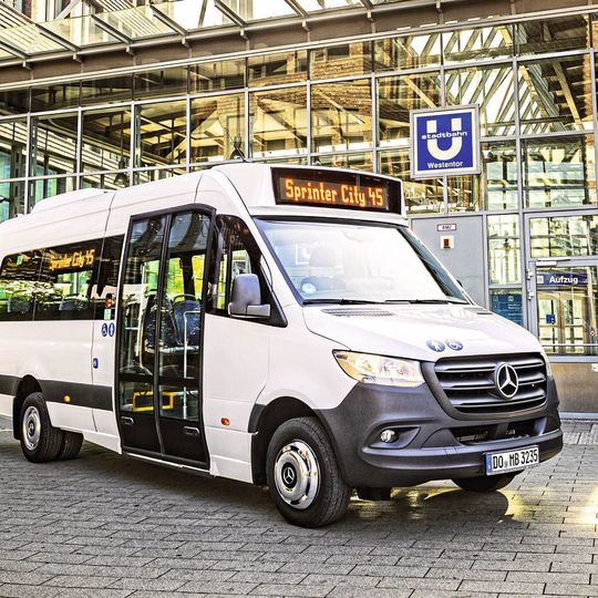 Eine von vielen Möglichkeiten: Der Sprinter City 45 als Schulbus. Eine von vielen Möglichkeiten: Der Sprinter City 45 als Schulbus.