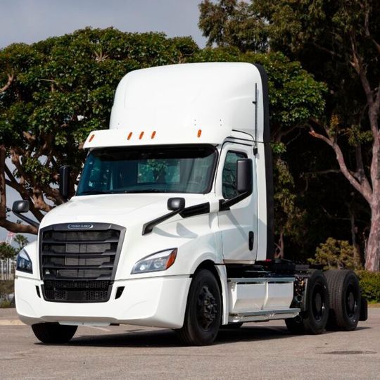 Freightliner bringt seinen E-Lkw auf die Straße. Freightliner bringt seinen E-Lkw auf die Straße.