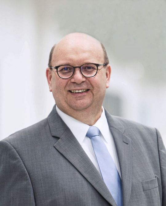 Ab 1. November ist Prof. Peter Hofmann neues Kuka-Vorstandsmitglied für Technik und Entwicklung. Ab 1. November ist Prof. Peter Hofmann neues Kuka-Vorstandsmitglied für Technik und Entwicklung.