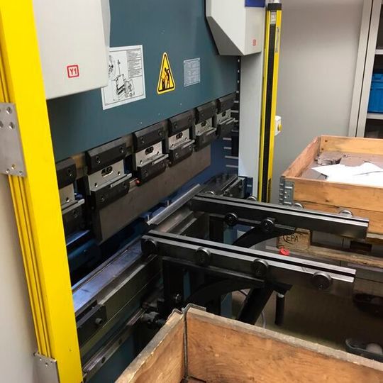 Die Beschäftigten der Karthaus Werkstätten werden dank eines zusätzlichen Lichtvorhangs bestmöglich vor Arbeitsunfällen geschützt. Die Beschäftigten der Karthaus Werkstätten werden dank eines zusätzlichen Lichtvorhangs bestmöglich vor Arbeitsunfällen geschützt.
