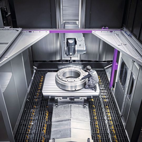 Die geräumige Maschine des Typs THR36P hat einen Störkreisdurchmesser von 3600 mm. Die geräumige Maschine des Typs THR36P hat einen Störkreisdurchmesser von 3600 mm.