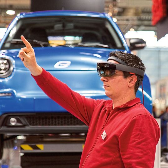 Für SEW-Eurodrive bietet Industrie 4.0 Potenziale Produktionsabläufe durch intelligent eingesetzte Automatisierung und Geräte effizienter zu gestalten. Für SEW-Eurodrive bietet Industrie 4.0 Potenziale Produktionsabläufe durch intelligent eingesetzte Automatisierung und Geräte effizienter zu gestalten.