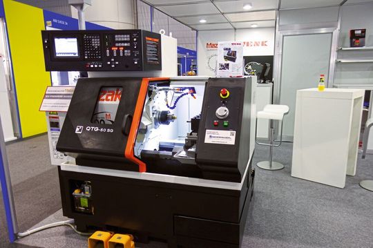 Le tour Mazak MAZAK QTG-50 SG est très compact avec sa motobroche de haute précision qui permet d'atteindre une circularité mesurée sur les pièces usinées inférieure à 0,0002 mm. Le tour Mazak MAZAK QTG-50 SG est très compact avec sa motobroche de haute précision qui permet d'atteindre une circularité mesurée sur les pièces usinées inférieure à 0,0002 mm.
