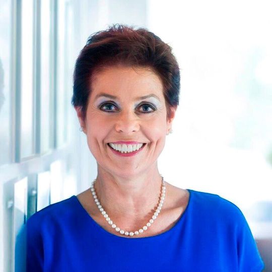 Braucht es in Zeiten selbstorganisierter agiler Teams überhaupt noch Führungskräfte? Zu dieser Thematik äußert sich Consuela Utsch, HR-Expertin und Geschäftsführerin Acuroc Solutions und AQRO. Braucht es in Zeiten selbstorganisierter agiler Teams überhaupt noch Führungskräfte? Zu dieser Thematik äußert sich Consuela Utsch, HR-Expertin und Geschäftsführerin Acuroc Solutions und AQRO.