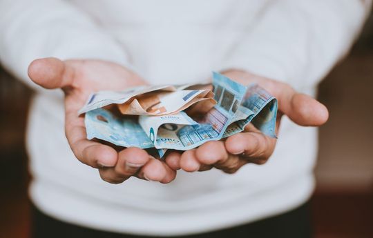 Konzernmitarbeiter verdienen rund 15 Prozent mehr als der deutsche Bruttodurchschnitt. Konzernmitarbeiter verdienen rund 15 Prozent mehr als der deutsche Bruttodurchschnitt.