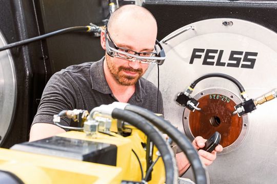 Auf der EMO Hannover 2019 will Felss zeigen, wie sich mit Datenbrillen der Service verbessern lässt. Auf der EMO Hannover 2019 will Felss zeigen, wie sich mit Datenbrillen der Service verbessern lässt.