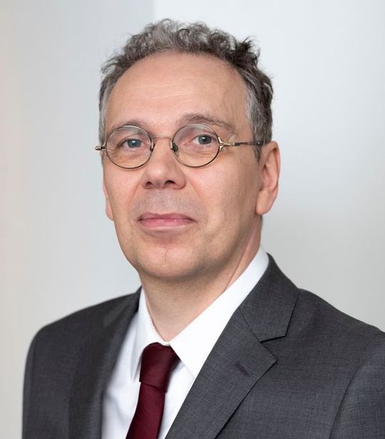 BV-Med-Geschäftsführer Dr. Marc-Pierre Möll: „Wir wollen insbesondere unseren kleinen und mittelständischen Unternehmen Unterstützung bei der Erfüllung der gestiegenen Anforderungen durch die MDR geben.“ BV-Med-Geschäftsführer Dr. Marc-Pierre Möll: „Wir wollen insbesondere unseren kleinen und mittelständischen Unternehmen Unterstützung bei der Erfüllung der gestiegenen Anforderungen durch die MDR geben.“
