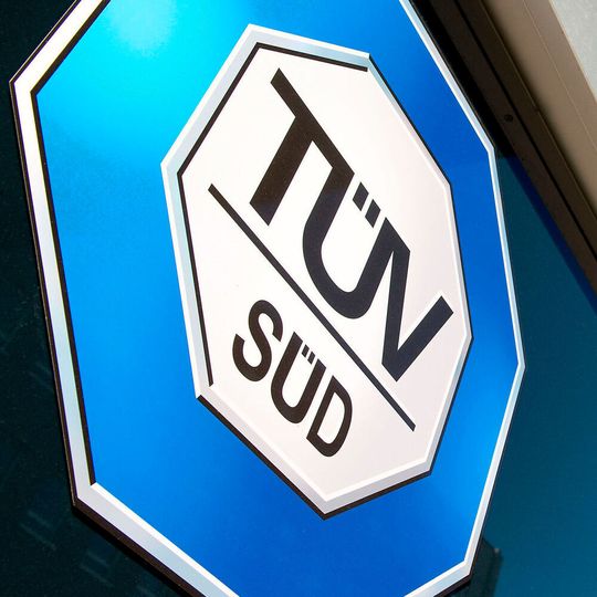 Der IAA-Auftritt des TÜV Süd ist geprägt von Zukunftsthemen der automobilen Mobilität. Der IAA-Auftritt des TÜV Süd ist geprägt von Zukunftsthemen der automobilen Mobilität.