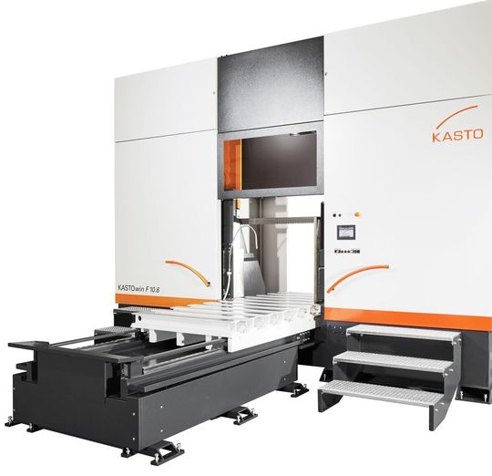 Die modular aufgebaute Kastowin F 10.6 verfügt optional über einen verfahrbaren Materialauflagetisch für besonders schwere Werkstücke. Aber es gibt auch Lager- und Industrie-4.0-Systeme zu entdecken. Halle 15 am Stand E54 auf der EMO Hannover 2019. Die modular aufgebaute Kastowin F 10.6 verfügt optional über einen verfahrbaren Materialauflagetisch für besonders schwere Werkstücke. Aber es gibt auch Lager- und Industrie-4.0-Systeme zu entdecken. Halle 15 am Stand E54 auf der EMO Hannover 2019.