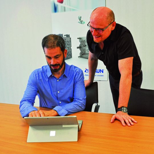Head of Sales of Braunform GmbH Timo Steinebrunner (left) together with Managing Director of Dufner.MDT GmbH Gernot Dufner (right). Head of Sales of Braunform GmbH Timo Steinebrunner (left) together with Managing Director of Dufner.MDT GmbH Gernot Dufner (right).