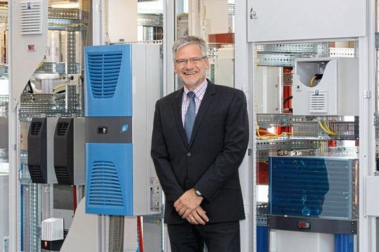 Mr. Schaltschrank: Ralf Schneider ist seit den ersten Cooling Days als Referent dabei. In diesem Jahr spricht der RITTAL-Experte über die Nachhaltigkeit eines effizienten Wärmemanagements. Mr. Schaltschrank: Ralf Schneider ist seit den ersten Cooling Days als Referent dabei. In diesem Jahr spricht der RITTAL-Experte über die Nachhaltigkeit eines effizienten Wärmemanagements.