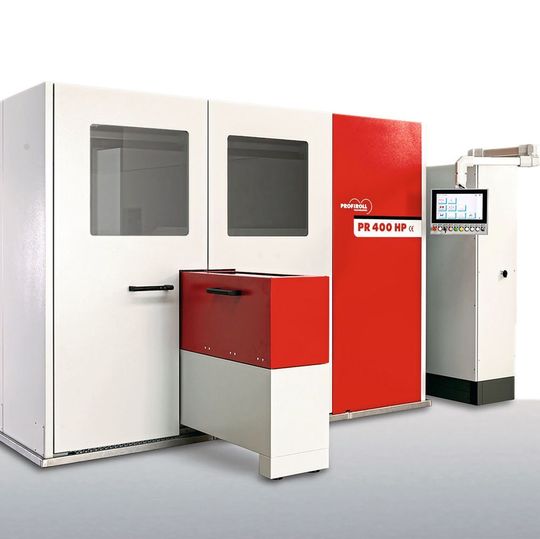 Profiroll hat die PR 400 HP für die EMO auf einen Umati-Showcase vorbereitet. Profiroll hat die PR 400 HP für die EMO auf einen Umati-Showcase vorbereitet.