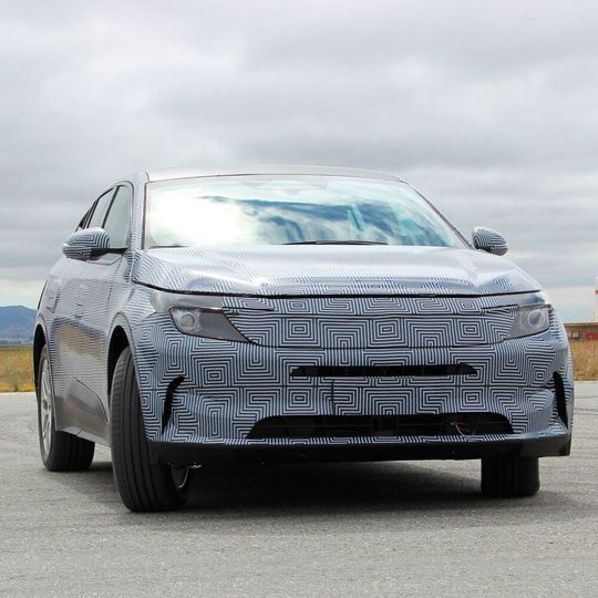 Die Serienversion des Byton M-Byte steht auf der IAA 2019. Eine Prototypen-Testfahrt zeigt das SUV als sanften Gleiter. Die Serienversion des Byton M-Byte steht auf der IAA 2019. Eine Prototypen-Testfahrt zeigt das SUV als sanften Gleiter.
