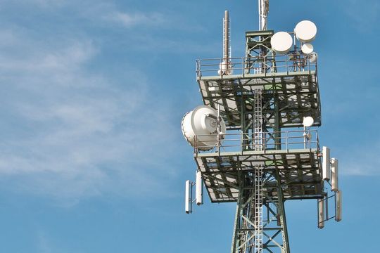 Das Mobilfunknetz 6G baut auf 5G auf und nutzt das Spektrum der Terahertzwellen bis 3 THz. Das Mobilfunknetz 6G baut auf 5G auf und nutzt das Spektrum der Terahertzwellen bis 3 THz.