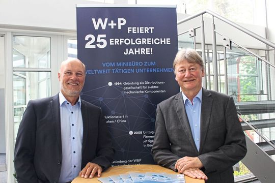 Firmenjubiläum: Die beiden W+P-Geschäftsführer Jürgen Weber (re.) und Michael Rullkoetter blicken auf 25 erfolgreiche Jahre zurück. Firmenjubiläum: Die beiden W+P-Geschäftsführer Jürgen Weber (re.) und Michael Rullkoetter blicken auf 25 erfolgreiche Jahre zurück.