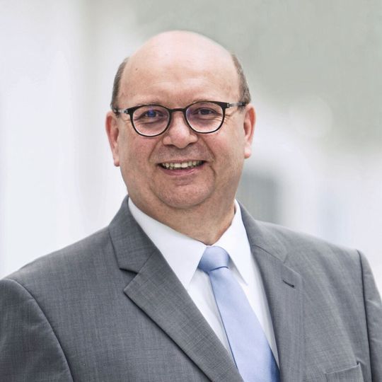 Mit Prof. Dr. Peter Hofmann setzt man den Fokus noch stärker auf Innovations- und Technologiethemen. Mit Prof. Dr. Peter Hofmann setzt man den Fokus noch stärker auf Innovations- und Technologiethemen.