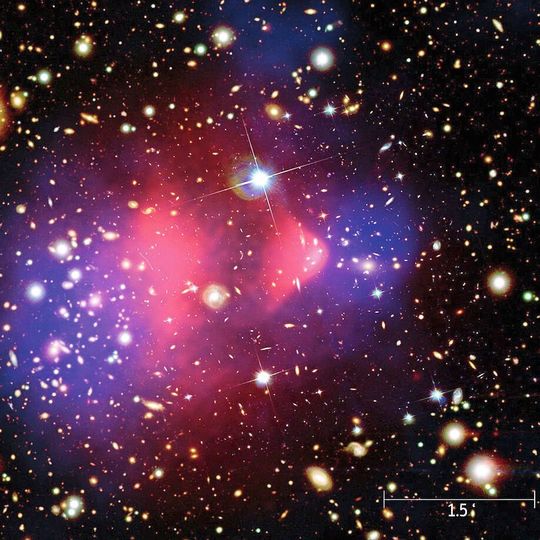Dunkle Materie hält sehr wahrscheinlich mit ihrer Gravitation die Galaxien im Universum zusammen. Dunkle Materie hält sehr wahrscheinlich mit ihrer Gravitation die Galaxien im Universum zusammen.