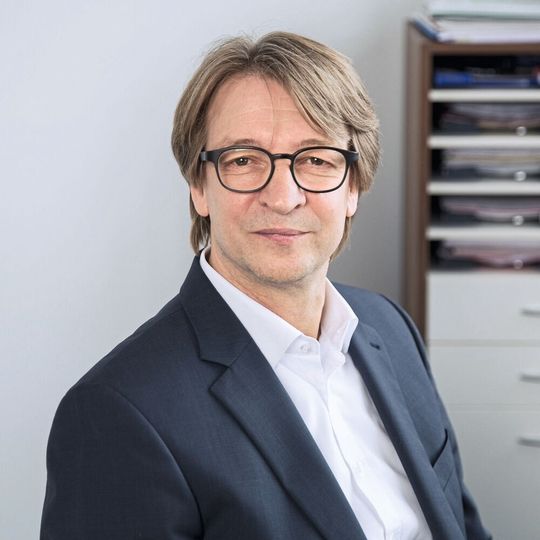 Wolfgang Schulz, Gründer und Geschäftsführer von Wetec, freut sich, dass durch die Übernahme der Geschäfte von Kunz Industrievertretungen die Position des Systemlieferanten weiter gestärkt und ausgebaut werden konnte. Wolfgang Schulz, Gründer und Geschäftsführer von Wetec, freut sich, dass durch die Übernahme der Geschäfte von Kunz Industrievertretungen die Position des Systemlieferanten weiter gestärkt und ausgebaut werden konnte.