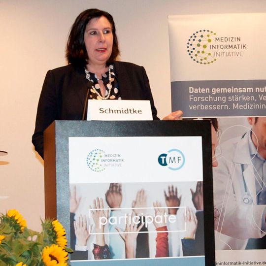 Bundespatientenbeauftragte Prof. Dr. Claudia Schmidtke, MdB, eröffnete am 27. August 2019 als Schirmherrin den Workshop „Gesundheitsdaten für die medizinische Forschung: Wie können Patienten partizipieren?“ der Medizininformatik-Initiative in der Landesvertretung Schleswig-Holstein in den Berliner Ministergärten. Bundespatientenbeauftragte Prof. Dr. Claudia Schmidtke, MdB, eröffnete am 27. August 2019 als Schirmherrin den Workshop „Gesundheitsdaten für die medizinische Forschung: Wie können Patienten partizipieren?“ der Medizininformatik-Initiative in der Landesvertretung Schleswig-Holstein in den Berliner Ministergärten.