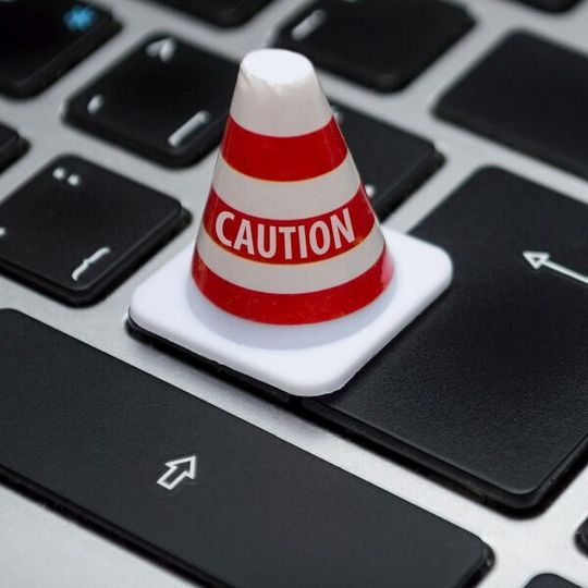 Bei DevOps-Strategien gibt es einige Fallstricke, die man meiden kann. Bei DevOps-Strategien gibt es einige Fallstricke, die man meiden kann.