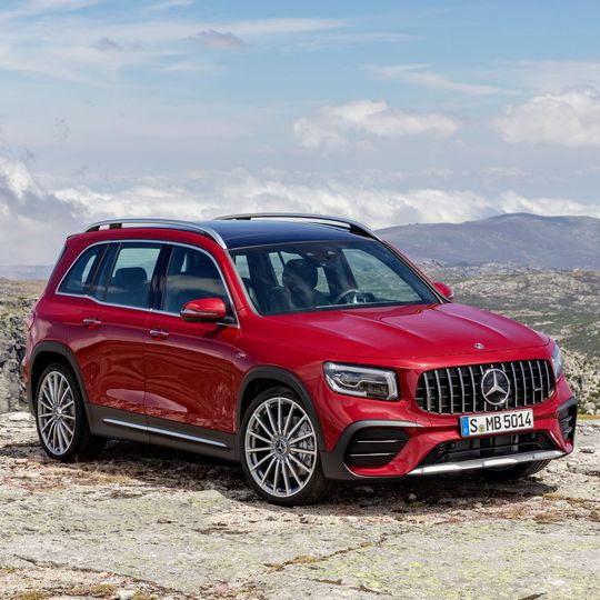 Mercedes erweitert das Motorenangebot des neuen GLB um die AMG-Version 35 4Matic. Mercedes erweitert das Motorenangebot des neuen GLB um die AMG-Version 35 4Matic.