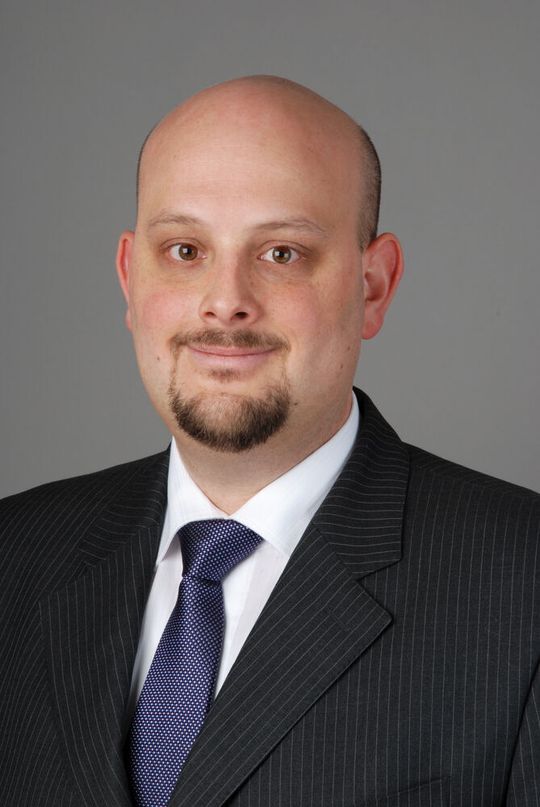 Kristian Arntz, Fraunhofer IPT: „Als Faustformel für den Einsatz von Additive Manufacturing in der Medizintechnik sollte gelten: Erfolgreiche AM-Bauteile sind klein, komplex, erfüllen eine besondere Funktion und müssen nicht in zu großer Stückzahl gefertigt werden. Kristian Arntz, Fraunhofer IPT: „Als Faustformel für den Einsatz von Additive Manufacturing in der Medizintechnik sollte gelten: Erfolgreiche AM-Bauteile sind klein, komplex, erfüllen eine besondere Funktion und müssen nicht in zu großer Stückzahl gefertigt werden.