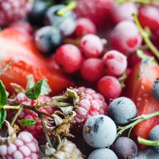 Beeren sind aufgrund ihrer Beschaffenheit und ihres Reifegrades äußerst druckempfindlich und schwer zu reinigen. Beeren sind aufgrund ihrer Beschaffenheit und ihres Reifegrades äußerst druckempfindlich und schwer zu reinigen.