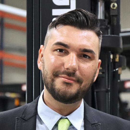 Als Sales Representative betreut Sven Vangermain für Clark die Regionen Mittlerer Osten und Afrika. Als Sales Representative betreut Sven Vangermain für Clark die Regionen Mittlerer Osten und Afrika.
