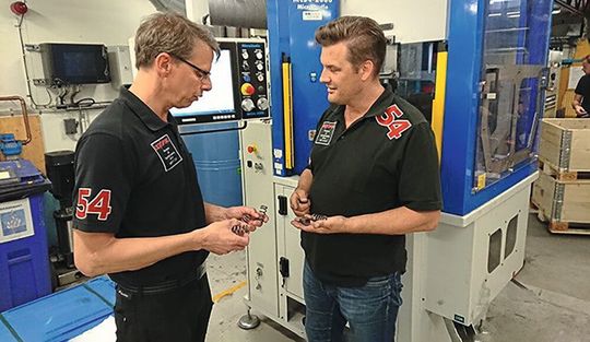 Der Herstellungsprozess ist ebenso wichtig wie das Material, da die Eigenschaften durch verschiedene Behandlungen an den Bedarf angepasst werden.