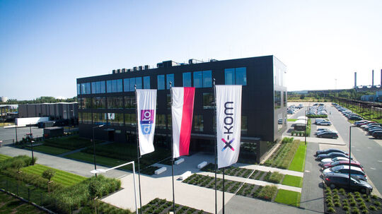 Il quartier generale di x-kom si trova a Czestochowa (Czestochowa), in Polonia.