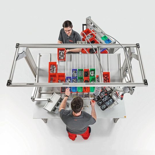 Erfüllt der moderne Arbeitsplatz sowohl intralogistische als auch ergonomische Aspekte, fördert er die Gesunderhaltung der Mitarbeiter und führt somit zu einer Steigerung von Produktivität und Effizienz. Erfüllt der moderne Arbeitsplatz sowohl intralogistische als auch ergonomische Aspekte, fördert er die Gesunderhaltung der Mitarbeiter und führt somit zu einer Steigerung von Produktivität und Effizienz.