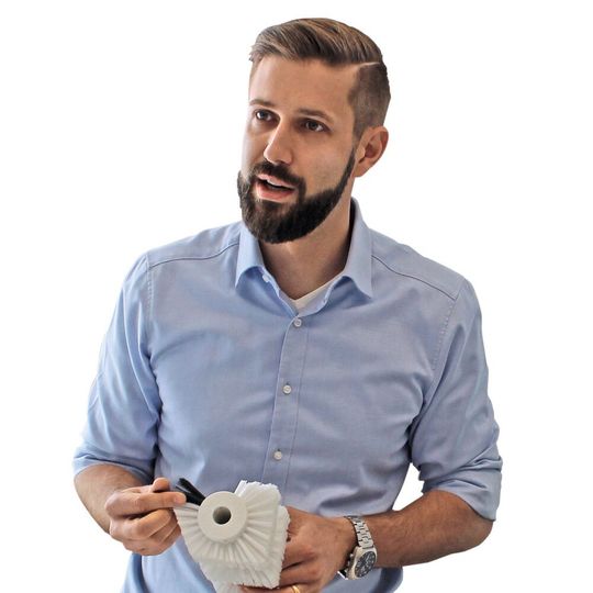 „Die Bürste mag ein unscheinbares Produkt sein, doch wir sind so tief in den Branchen drin, dass wir sehen, wohin sich diese entwickeln“, berichtet Henning Teutsch, Leiter technischer Innendienst bei der August Mink GmbH & Co. KG. „Die Bürste mag ein unscheinbares Produkt sein, doch wir sind so tief in den Branchen drin, dass wir sehen, wohin sich diese entwickeln“, berichtet Henning Teutsch, Leiter technischer Innendienst bei der August Mink GmbH & Co. KG.