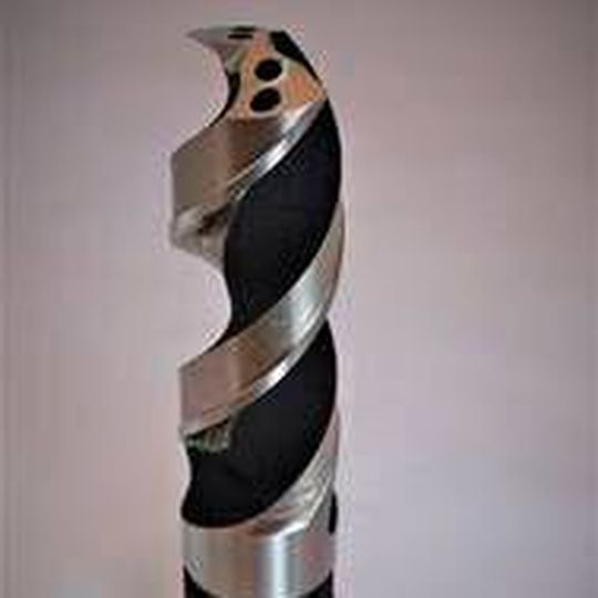 Large drill with cutting fluid channels, made with Vibenite, Diam=40 mm, Length=220 mm. Please note that this is a demonstration drill, which is not fully ground in the flute. Large drill with cutting fluid channels, made with Vibenite, Diam=40 mm, Length=220 mm. Please note that this is a demonstration drill, which is not fully ground in the flute.