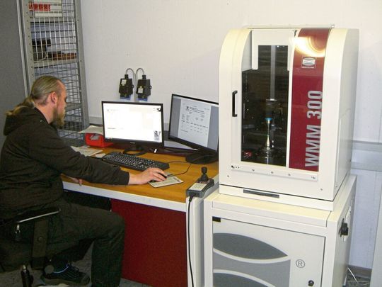 Zum Einsatz kommt die Kombination aus WMM 300 und Saphir bei der Vermessung von Lehren, die zur Waffenprüfung genutzt werden. Zum Einsatz kommt die Kombination aus WMM 300 und Saphir bei der Vermessung von Lehren, die zur Waffenprüfung genutzt werden.