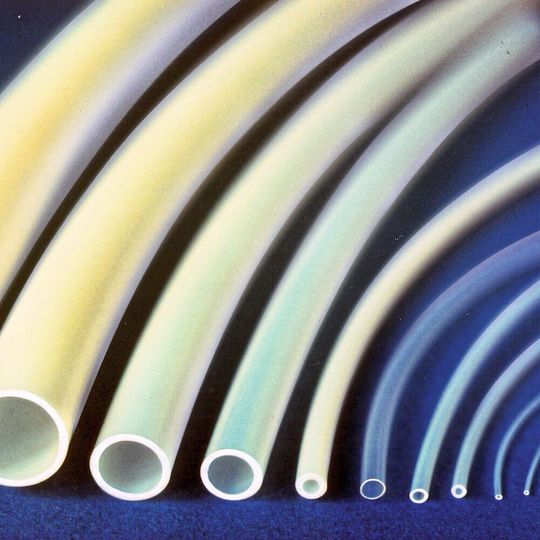 PTFE-Schläuche sind besonders chemikalienbeständig. PTFE-Schläuche sind besonders chemikalienbeständig.