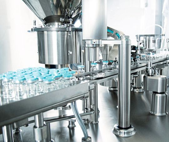 Dank einer optionalen Inline-Gewichtskontrolle bietet die FPC60 eine Erstkalibrierung ohne manuellen Eingriff und eine dynamische Rekalibrierung. Dadurch erfüllt jedes Vial zuverlässig die festgelegten Füllparameter. Dank einer optionalen Inline-Gewichtskontrolle bietet die FPC60 eine Erstkalibrierung ohne manuellen Eingriff und eine dynamische Rekalibrierung. Dadurch erfüllt jedes Vial zuverlässig die festgelegten Füllparameter.