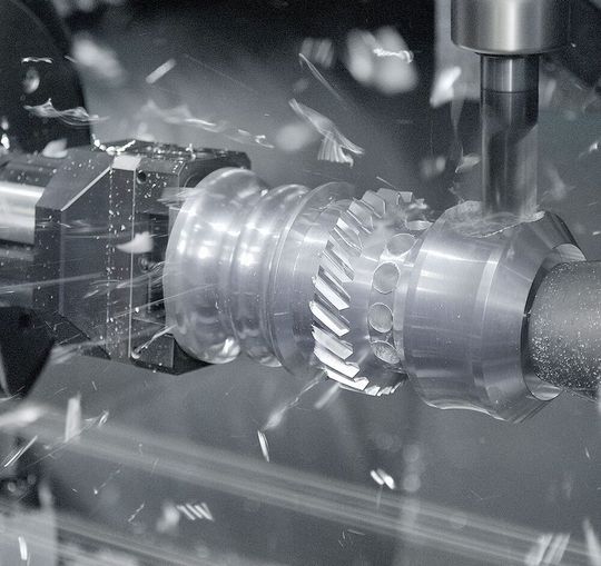 Hamuel Maschinenbau aus Meeder hat mit der HSTM 150 HD ein vollautomatisches Zerspanungssystem in petto, dass alle nötigen Bearbeitungsprozesse für die Fertigung von Turbinen- und Kompressorschaufeln von Flugzeugantrieben in sich vereint. Doch das sei noch längst nicht alles... Hamuel Maschinenbau aus Meeder hat mit der HSTM 150 HD ein vollautomatisches Zerspanungssystem in petto, dass alle nötigen Bearbeitungsprozesse für die Fertigung von Turbinen- und Kompressorschaufeln von Flugzeugantrieben in sich vereint. Doch das sei noch längst nicht alles...