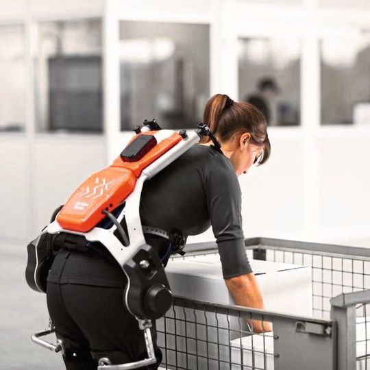 Das aktive (oder Rücken-)Exoskelett „Cray X“ des deutschen Herstellers Geman Bionic wurde vom DB-Schenker-Lagerpersonal ausgiebig getestet. Das aktive (oder Rücken-)Exoskelett „Cray X“ des deutschen Herstellers Geman Bionic wurde vom DB-Schenker-Lagerpersonal ausgiebig getestet.